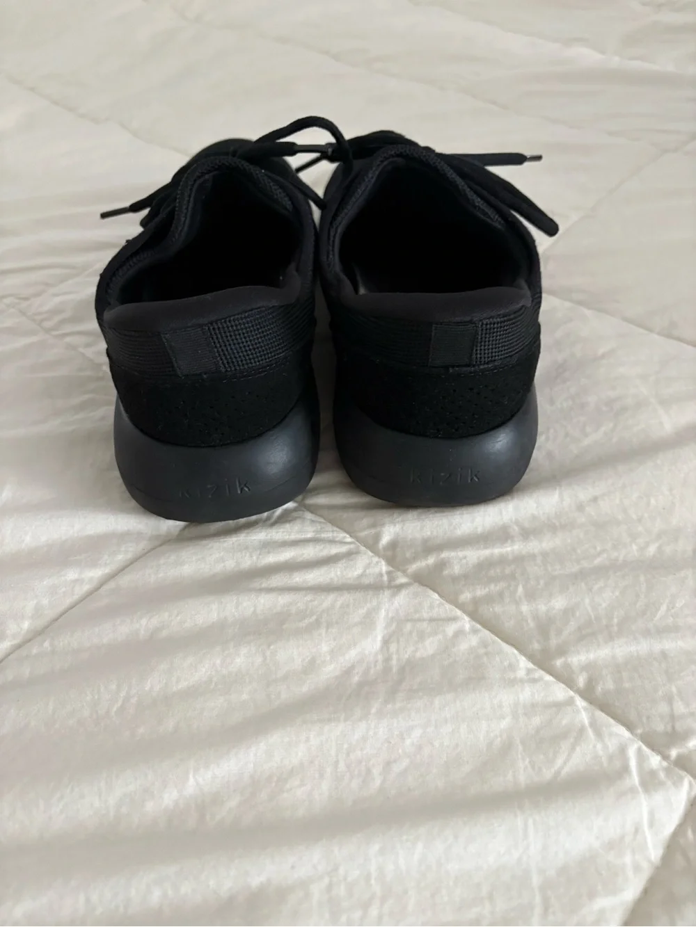 Kizik Men's 7 women's 8.5 Madrid Eco Knit in Blackout